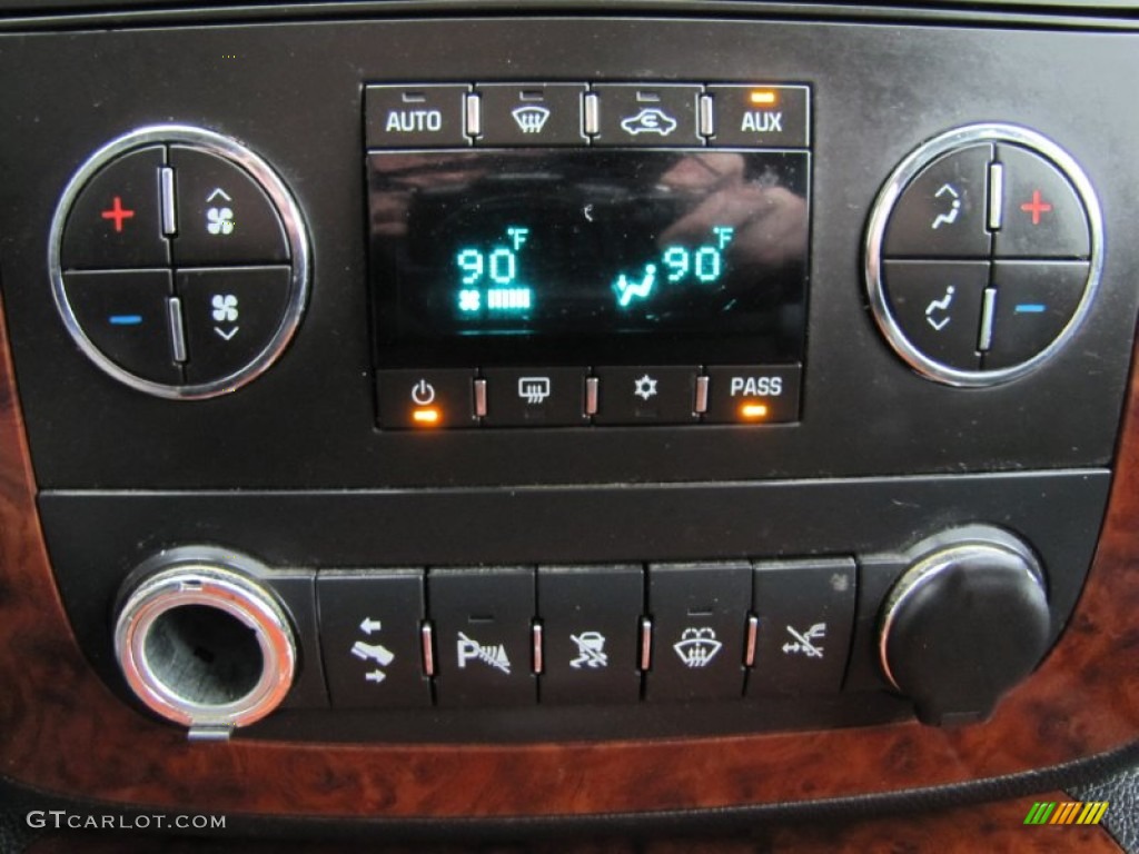 2007 Chevrolet Suburban 1500 LTZ 4x4 Controls Photo #59481958