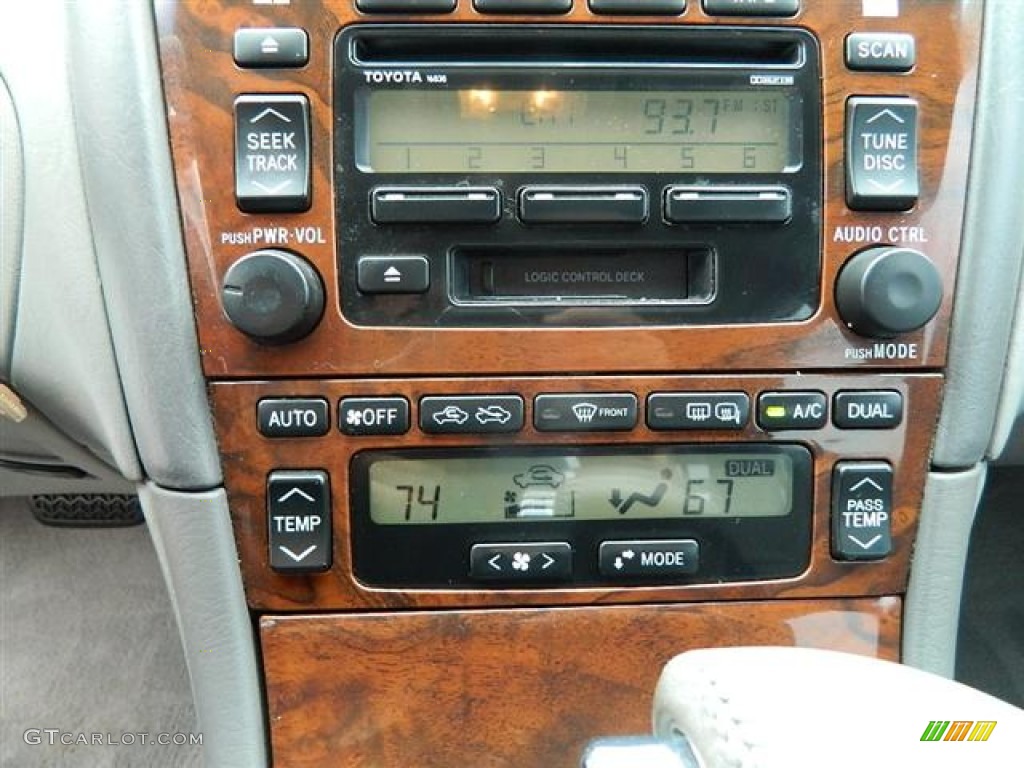 2003 Toyota Avalon XLS Controls Photo #59491279
