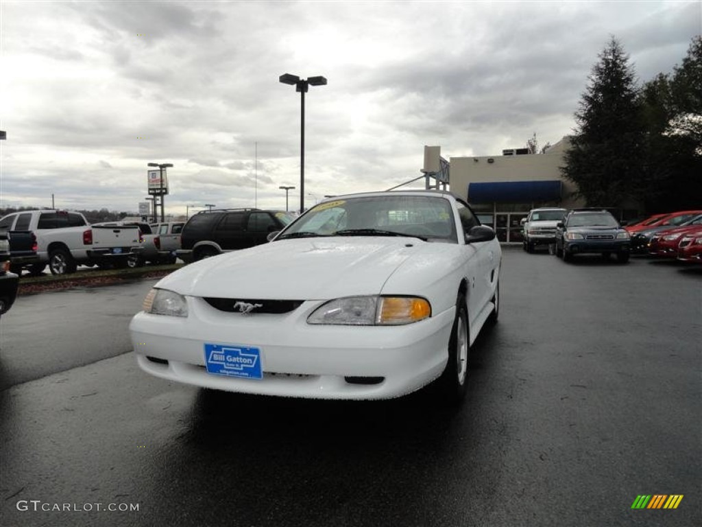 1998 Mustang V6 Convertible - Ultra White / Medium Graphite photo #2