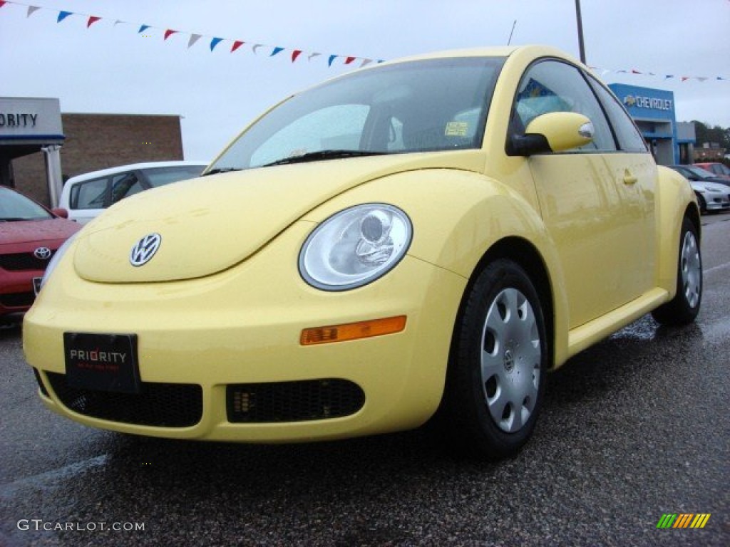 2010 New Beetle 2.5 Coupe - Sunflower Yellow / Black photo #1