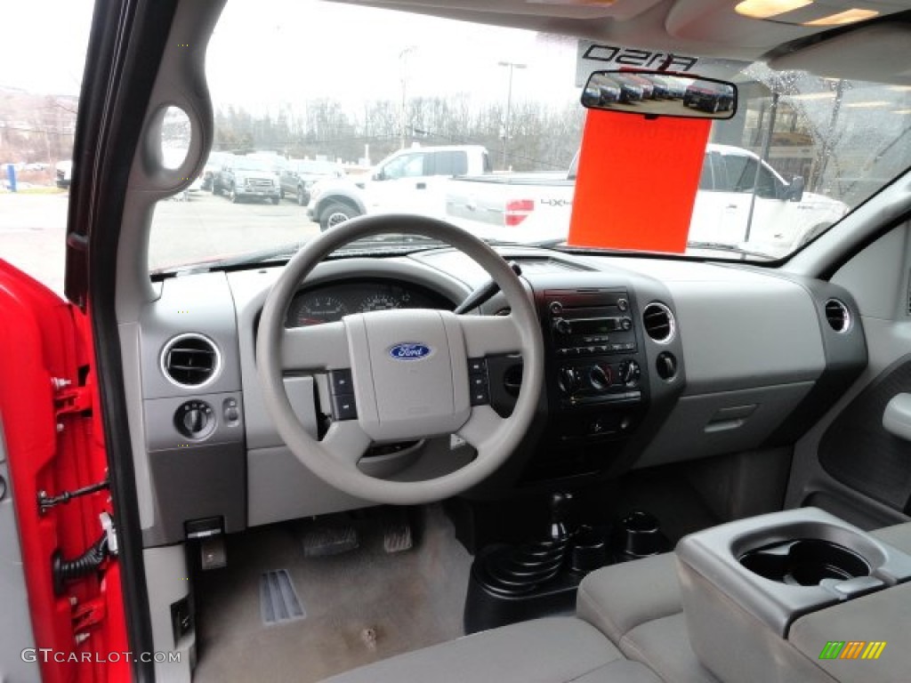 2006 F150 XL SuperCab 4x4 - Bright Red / Medium/Dark Flint photo #13