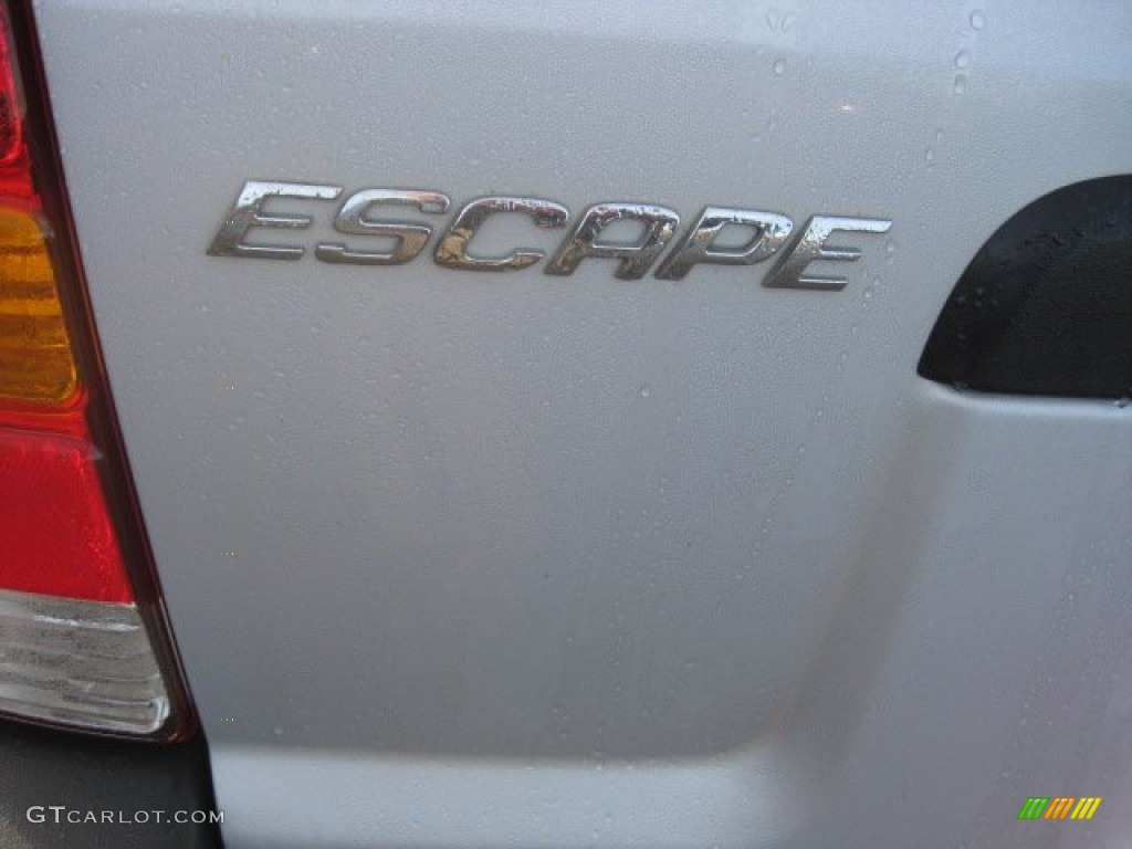 2004 Escape XLS V6 4WD - Satin Silver Metallic / Medium/Dark Flint photo #18