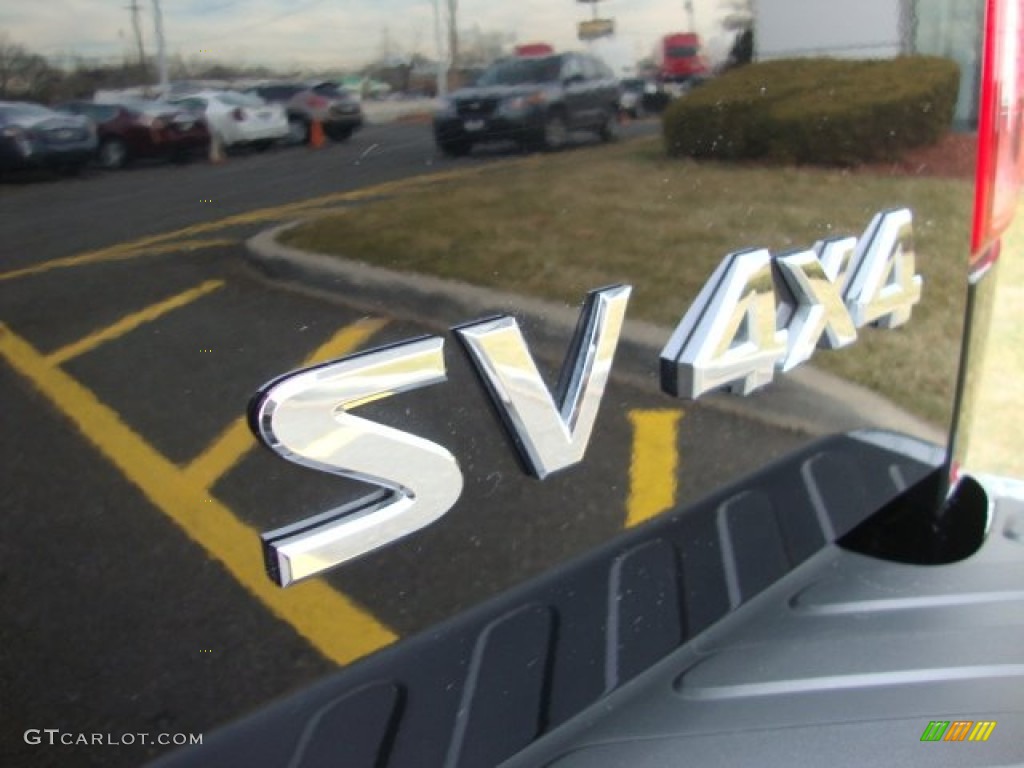 2011 Frontier SV V6 King Cab 4x4 - Super Black / Graphite photo #6