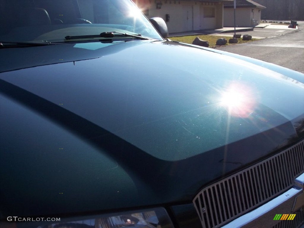 2004 Avalanche 1500 Z71 4x4 - Dark Green Metallic / Medium Neutral Beige photo #18