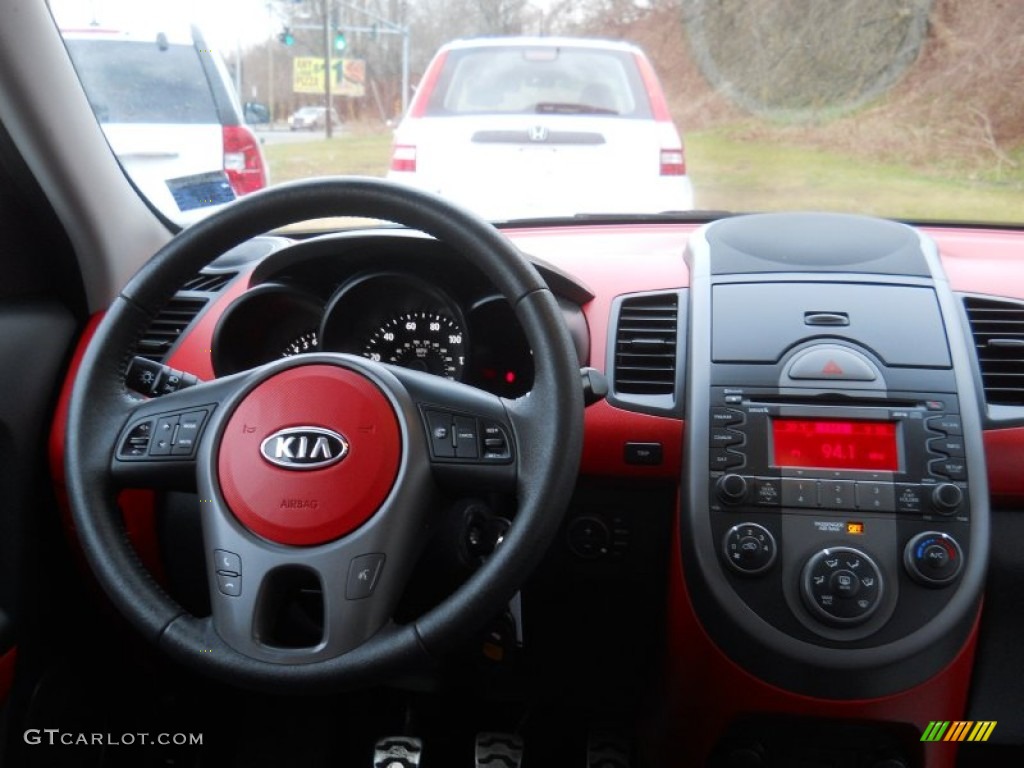 2010 Kia Soul Sport Red/Black Sport Cloth Dashboard Photo #59510400