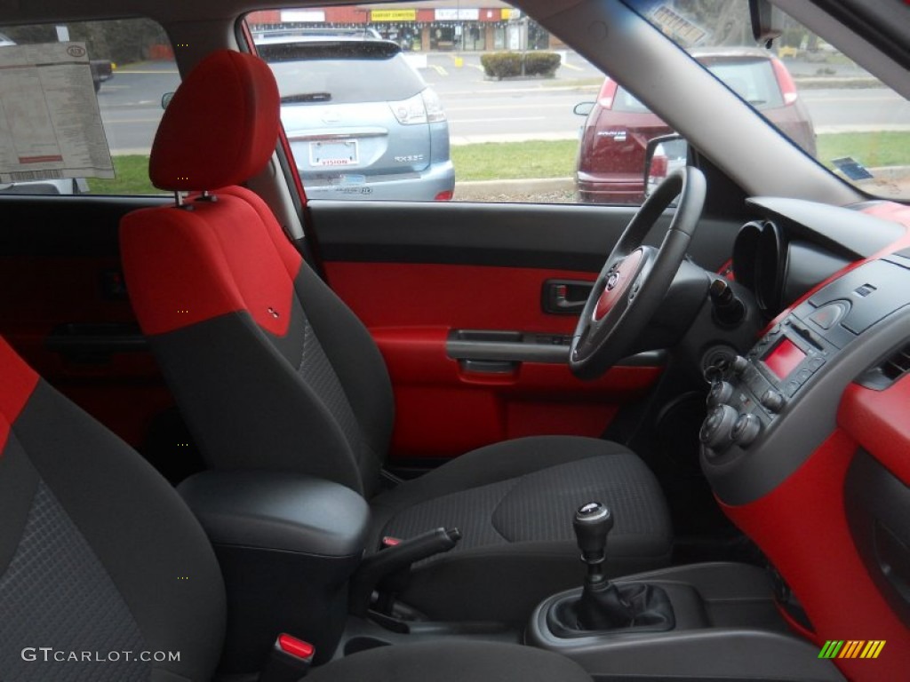 Red/Black Sport Cloth Interior 2010 Kia Soul Sport Photo #59510426
