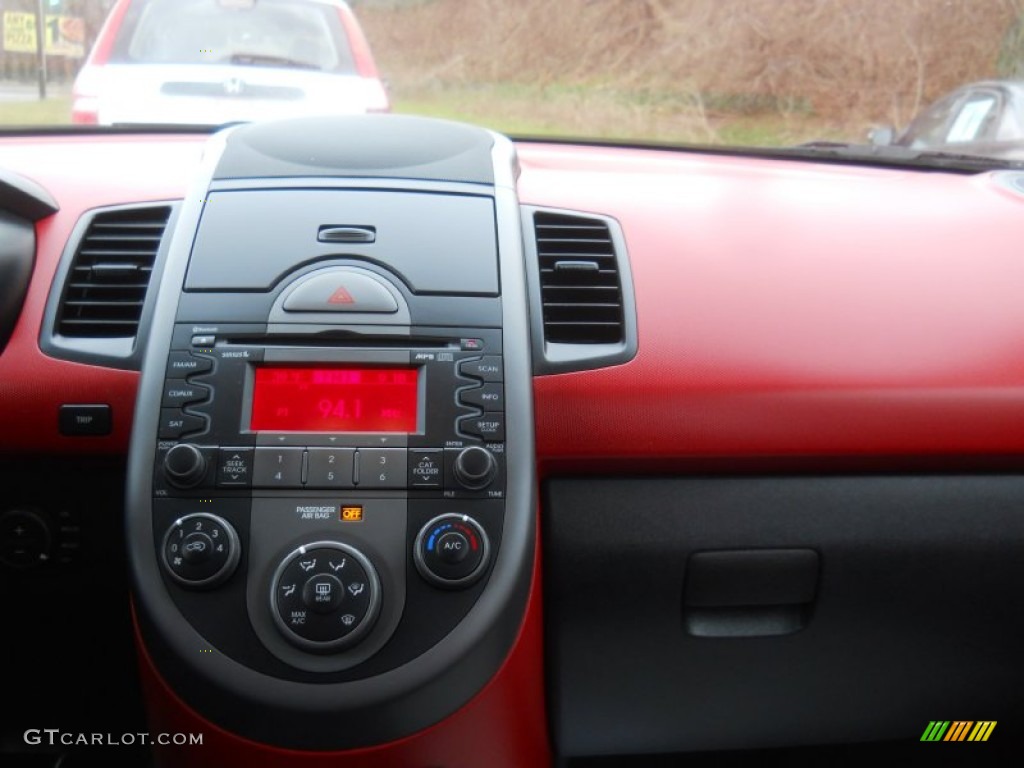 2010 Kia Soul Sport Red/Black Sport Cloth Dashboard Photo #59510532