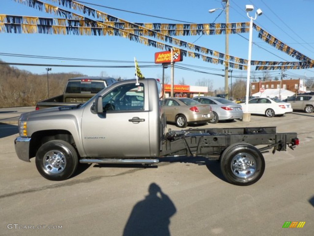 Graystone Metallic 2008 Chevrolet Silverado 2500HD Work Truck Regular Cab 4x4 Chassis Exterior Photo #59523615