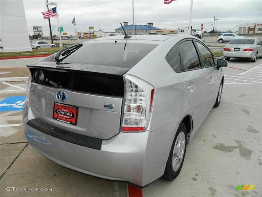 2010 Prius Hybrid IV - Classic Silver Metallic / Dark Gray photo #3