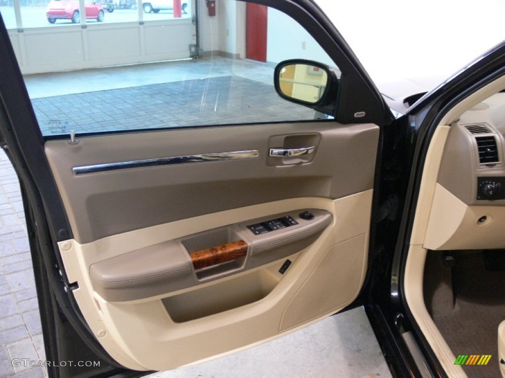2009 300 C HEMI Heritage Edition - Brilliant Black / Dark Khaki/Light Graystone photo #12