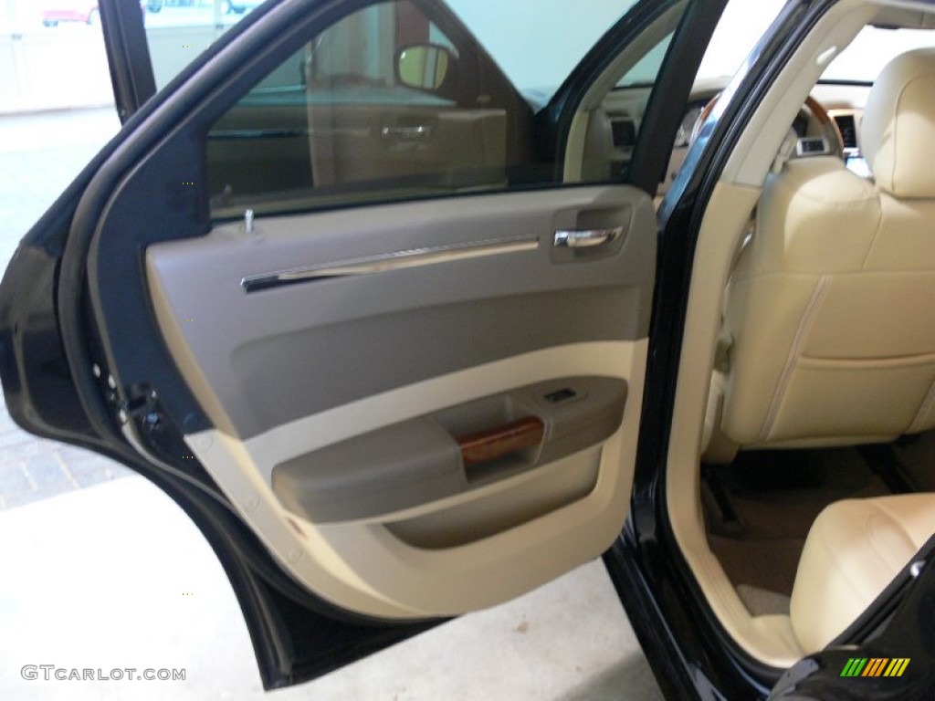2009 300 C HEMI Heritage Edition - Brilliant Black / Dark Khaki/Light Graystone photo #13