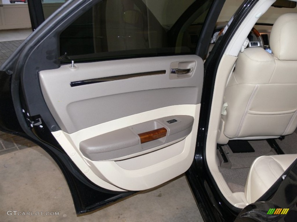 2009 300 C HEMI Heritage Edition - Brilliant Black / Dark Khaki/Light Graystone photo #14