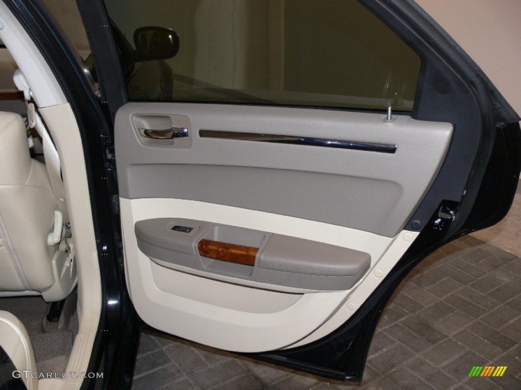 2009 300 C HEMI Heritage Edition - Brilliant Black / Dark Khaki/Light Graystone photo #16