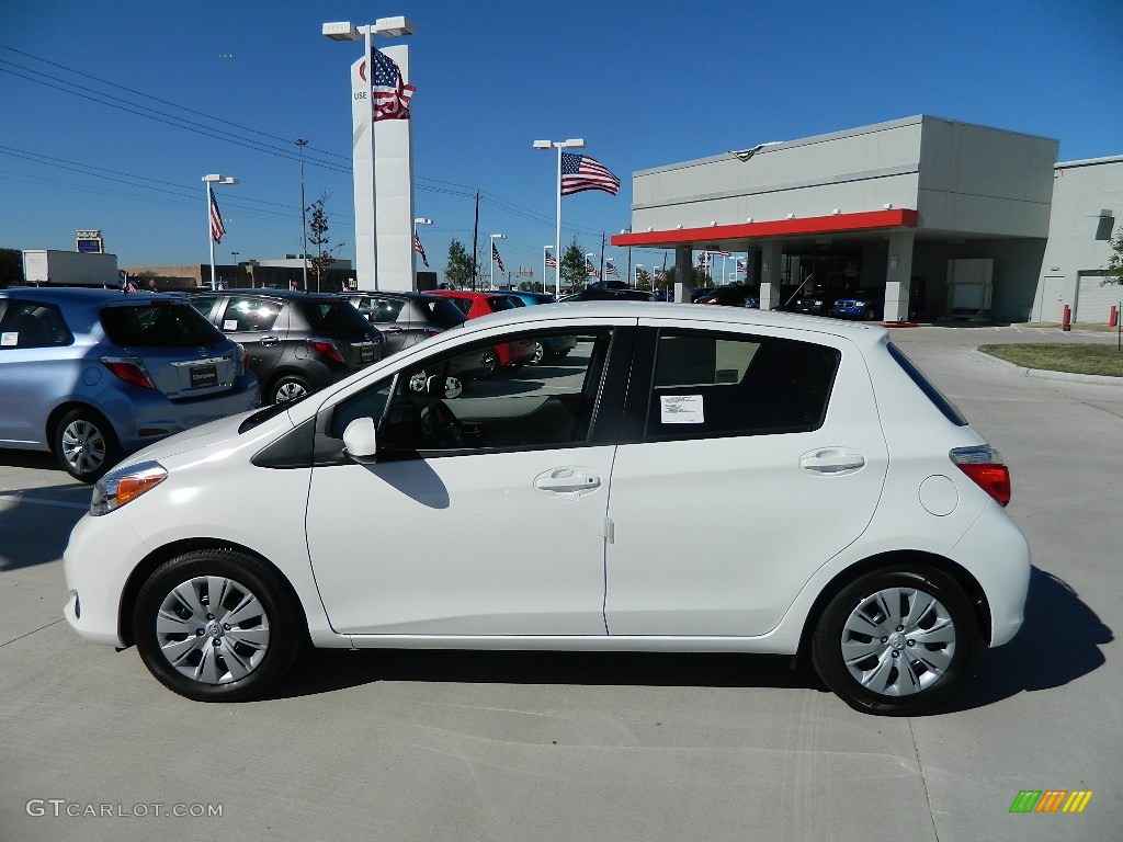 2012 Yaris LE 5 Door - Super White / Ash Gray photo #8