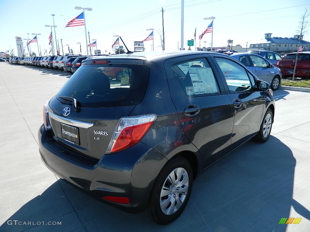 2012 Yaris LE 5 Door - Magnetic Gray Metallic / Ash Gray photo #5