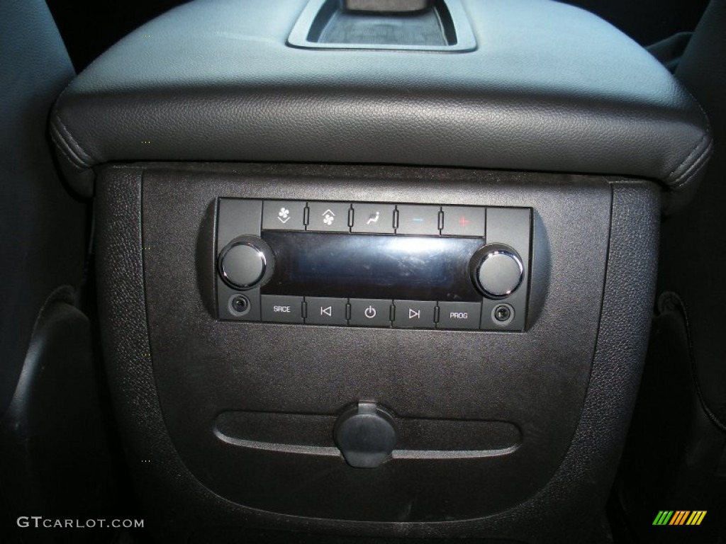 2011 Chevrolet Suburban LT 4x4 Controls Photo #59538055