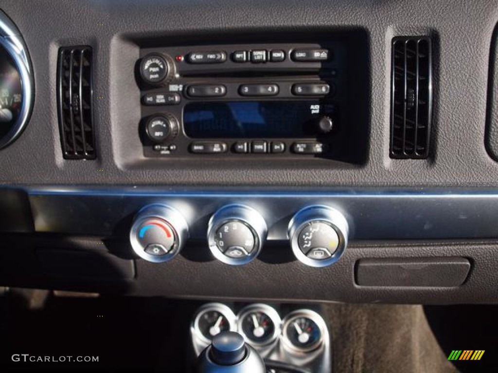 2005 Chevrolet SSR Standard SSR Model Controls Photo #59539832