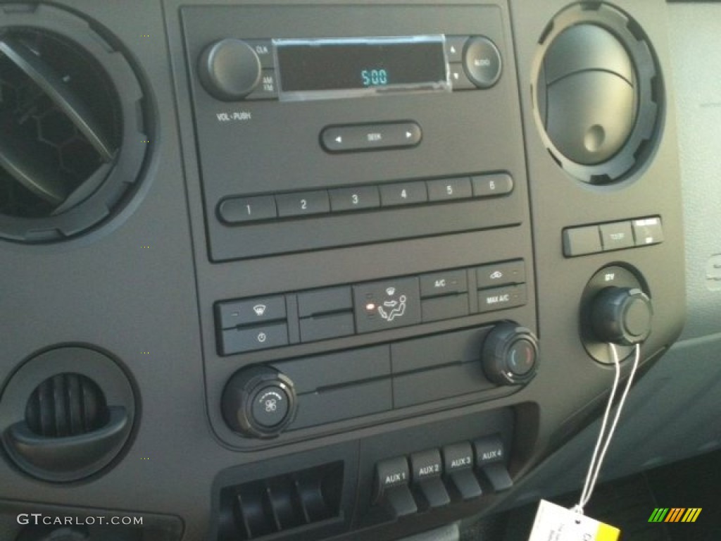 2012 Ford F550 Super Duty XL Regular Cab Chassis Controls Photo #59545878
