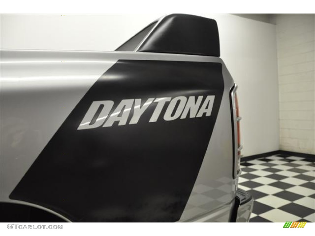 2005 Ram 1500 SLT Daytona Regular Cab - Bright Silver Metallic / Dark Slate Gray photo #24