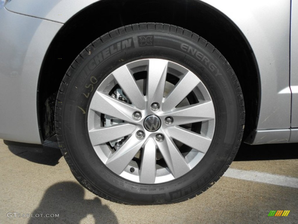 2012 Volkswagen Routan SEL Wheel Photos