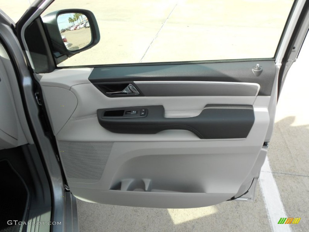 2012 Volkswagen Routan SEL Aero Gray Door Panel Photo #59550227
