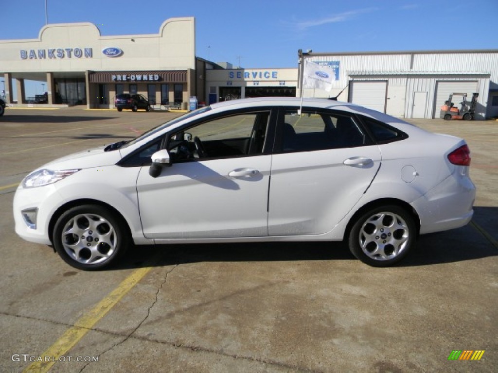 2011 Fiesta SEL Sedan - Oxford White / Charcoal Black/Blue Cloth photo #5