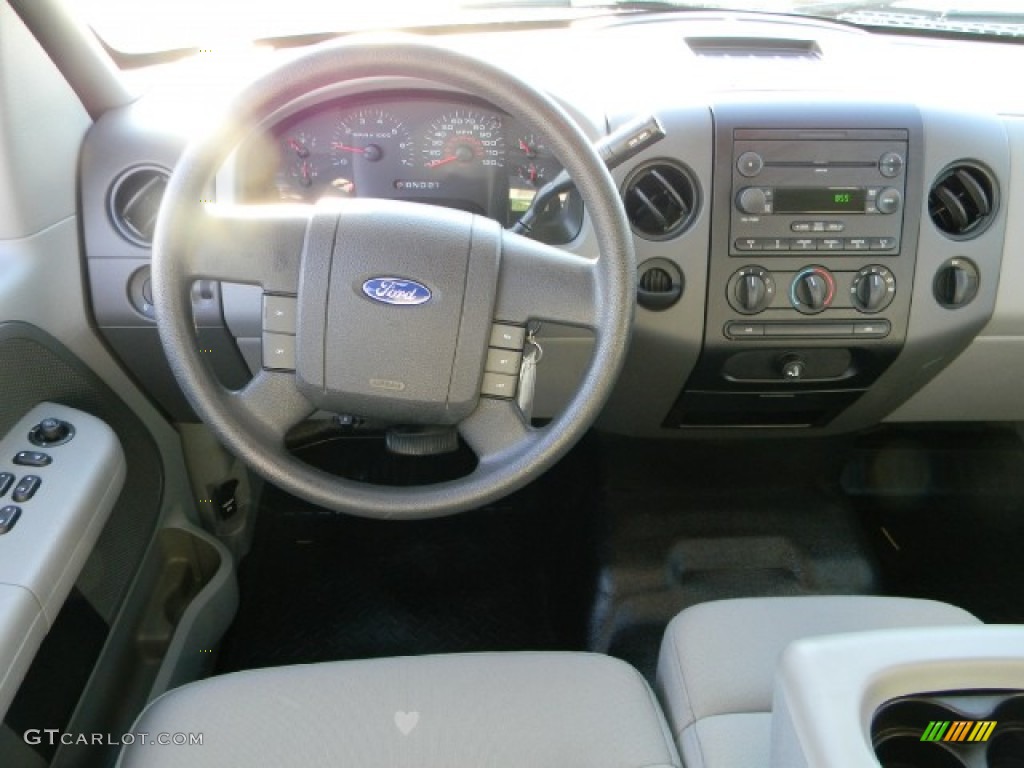 2007 Ford F150 STX SuperCab Medium Flint Dashboard Photo #59565789