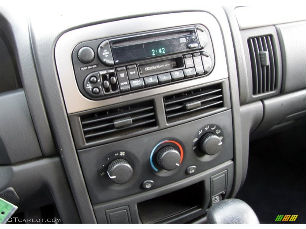 2004 Jeep Grand Cherokee Laredo 4x4 Controls Photo #59566883