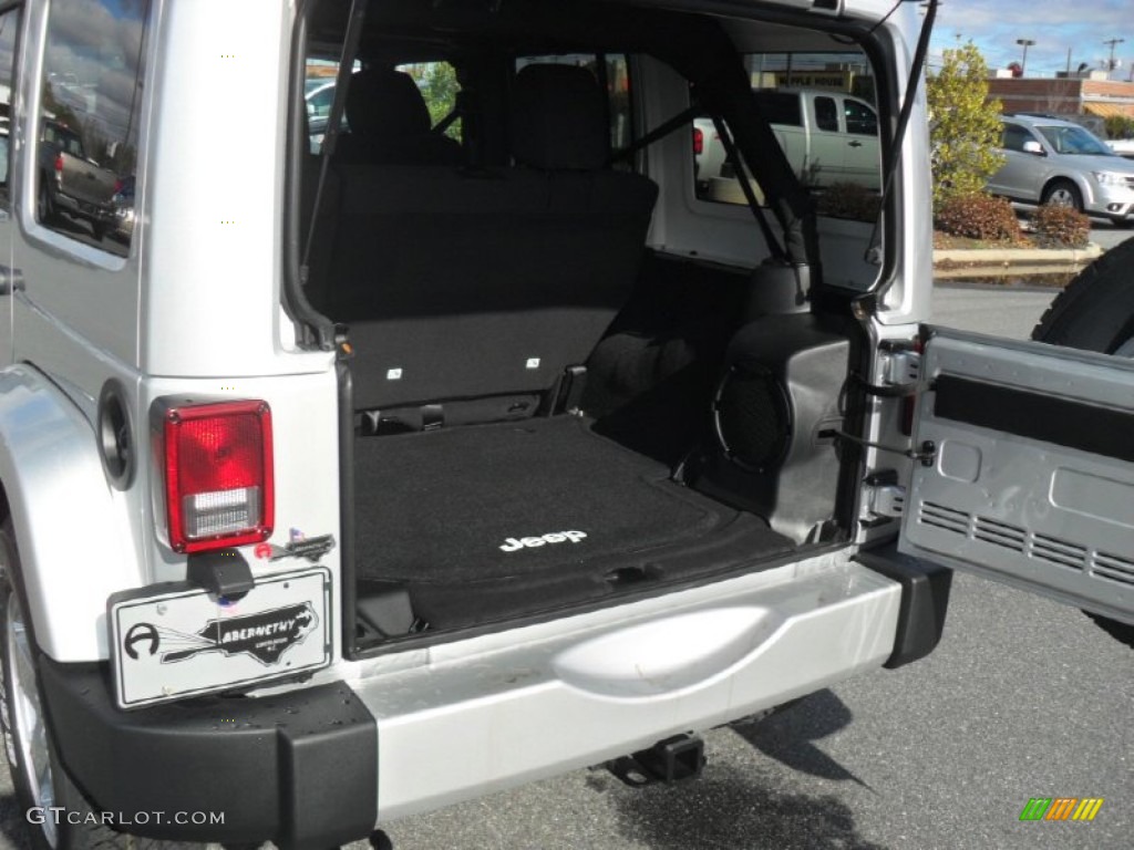 2012 Wrangler Unlimited Sahara 4x4 - Bright Silver Metallic / Black photo #17