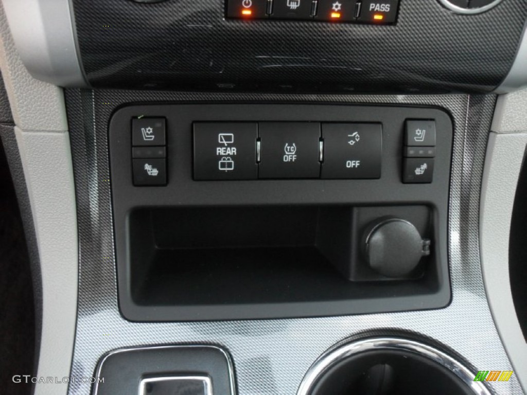 2012 Chevrolet Traverse LTZ Controls Photos