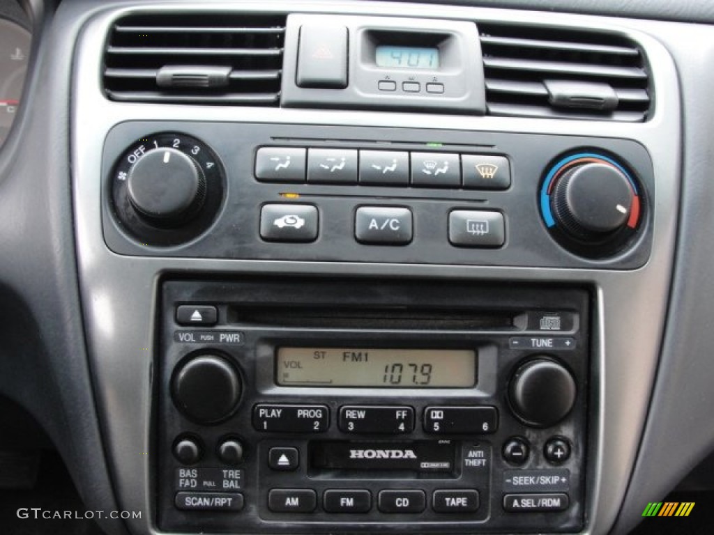 2002 Honda Accord SE Coupe Audio System Photos