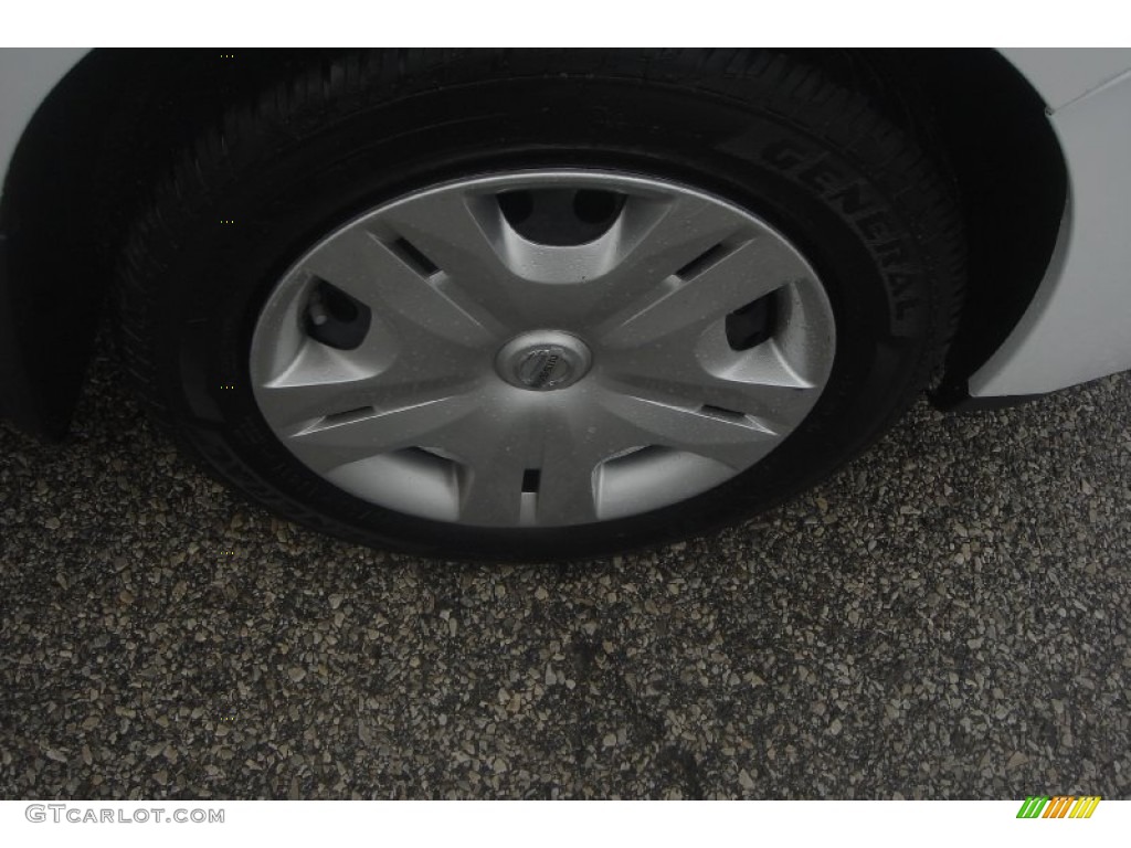 2010 Versa 1.8 S Hatchback - Fresh Powder White / Charcoal photo #19