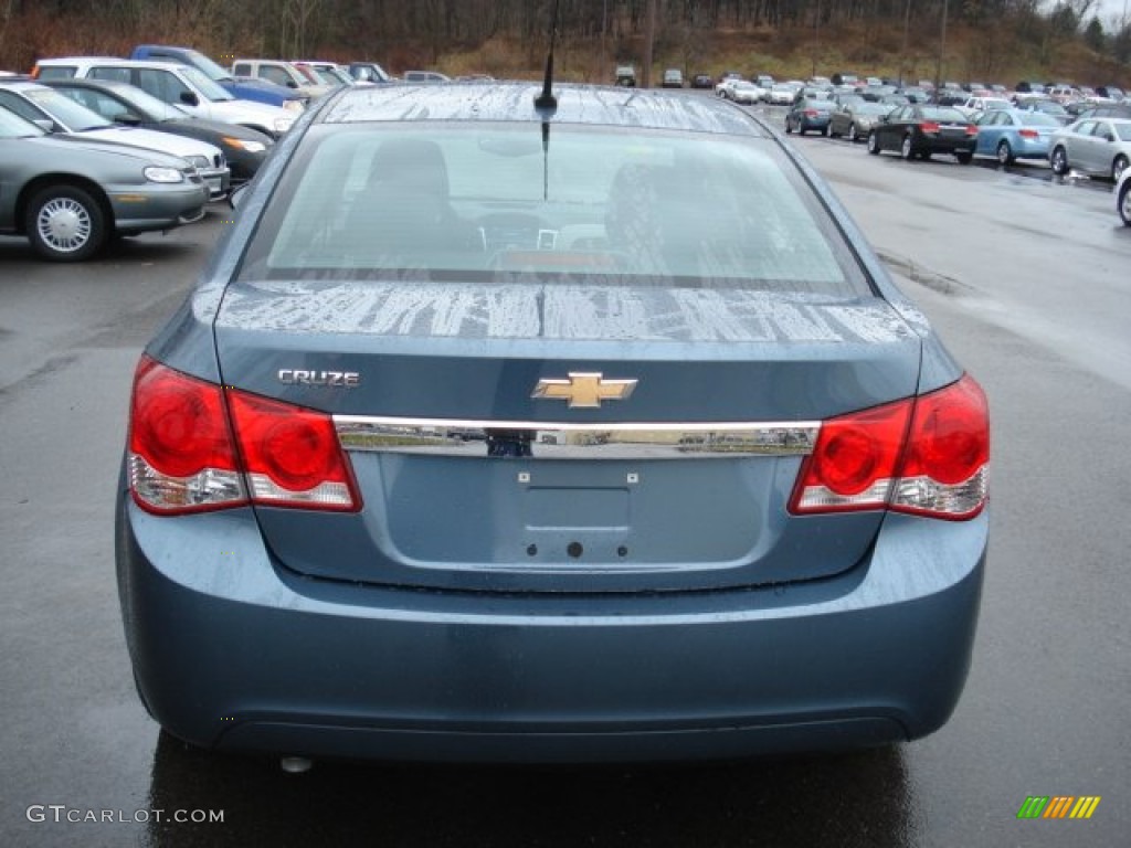 2012 Cruze LS - Blue Granite Metallic / Jet Black/Medium Titanium photo #7
