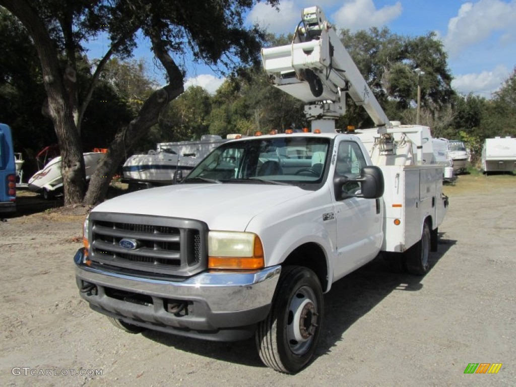Oxford White 2001 Ford F450 Super Duty XL Regular Cab Bucket Truck Exterior Photo #59577402