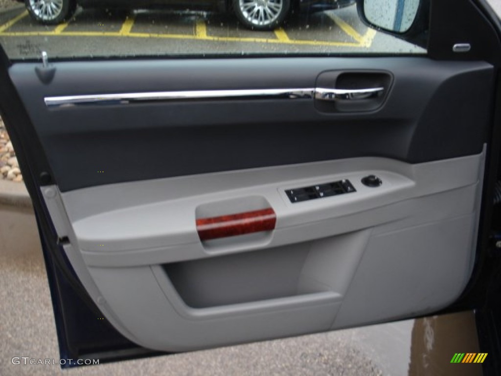 2006 Chrysler 300 Touring AWD Door Panel Photos