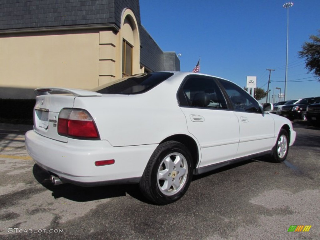 Frost White 1996 Honda Accord EX V6 Sedan Exterior Photo #59581389