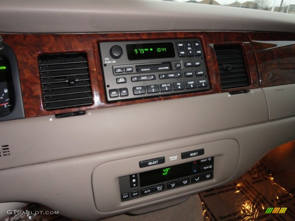 2002 Lincoln Town Car Signature Controls Photos
