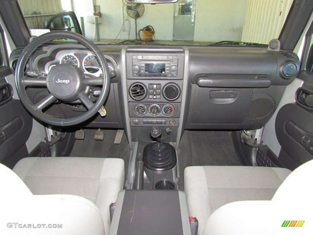 2007 Wrangler Unlimited Sahara - Bright Silver Metallic / Dark Slate Gray/Medium Slate Gray photo #12