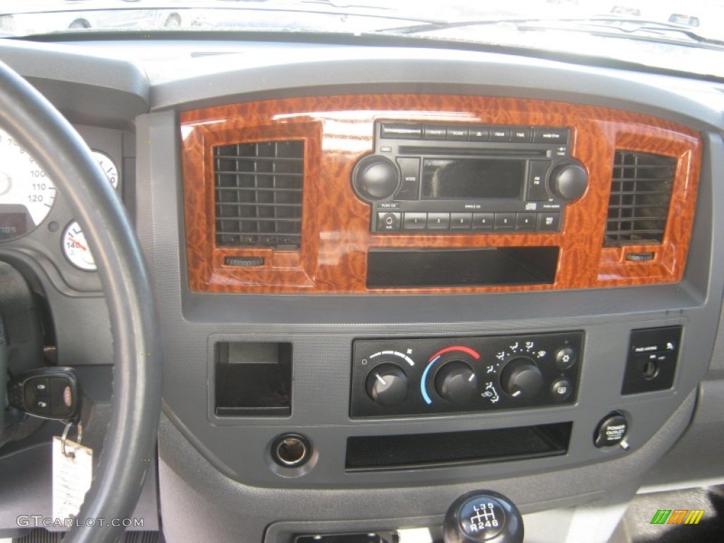 2006 Dodge Ram 3500 SLT Regular Cab 4x4 Chassis Controls Photos