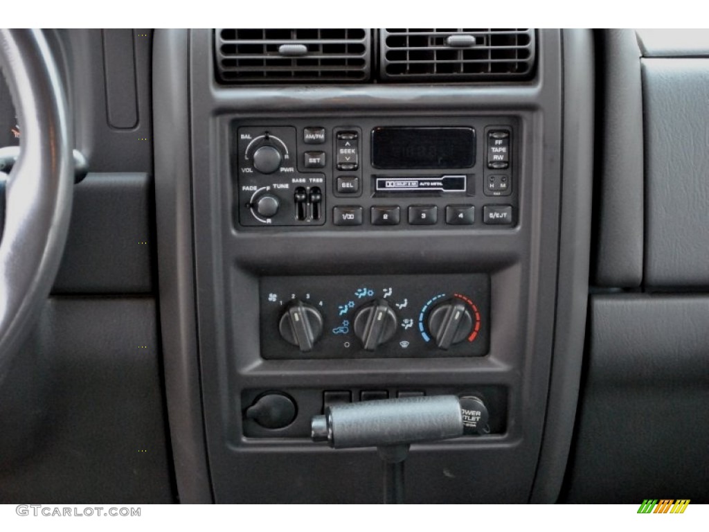 2001 Jeep Cherokee Sport 4x4 Controls Photo #59586021