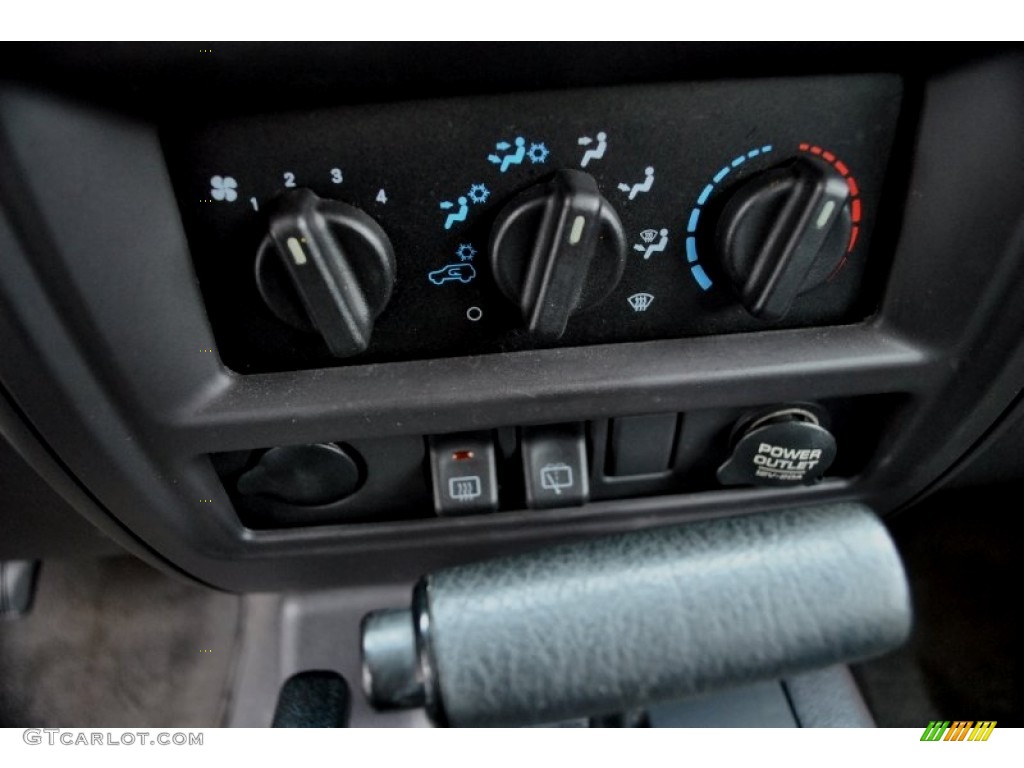 2001 Jeep Cherokee Sport 4x4 Controls Photo #59586030