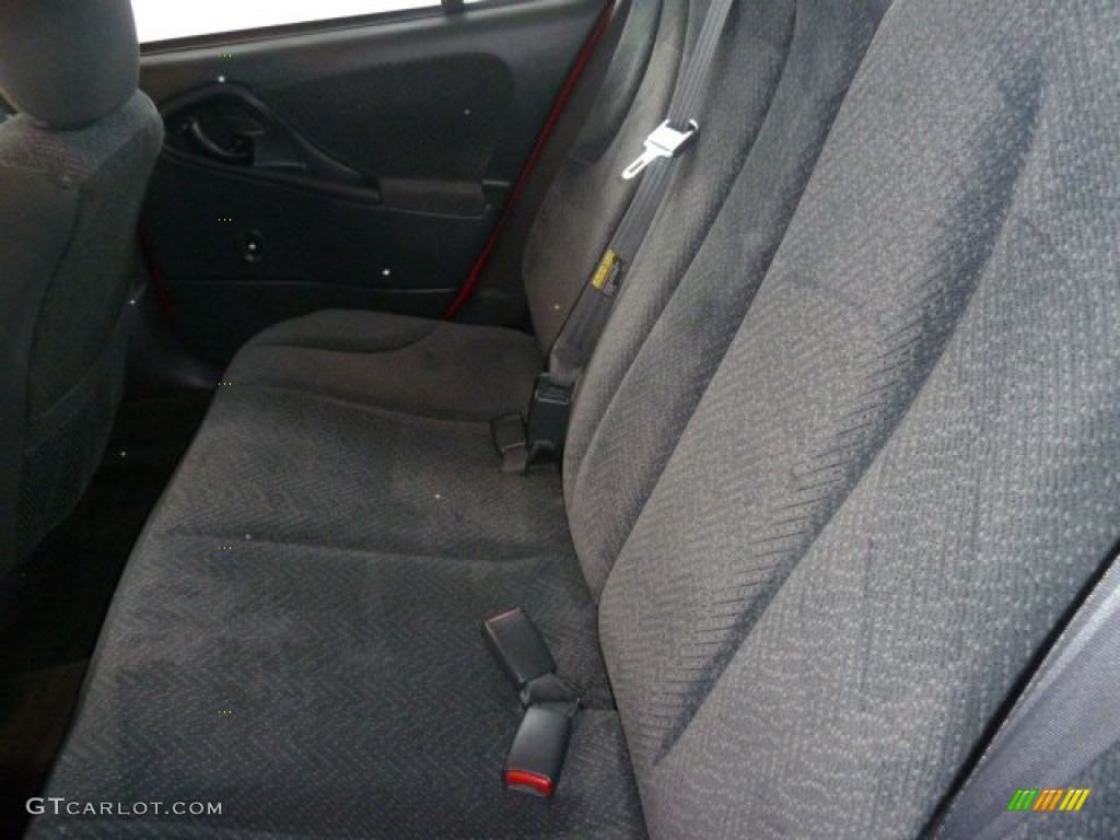 2004 Cavalier LS Sedan - Victory Red / Graphite photo #9