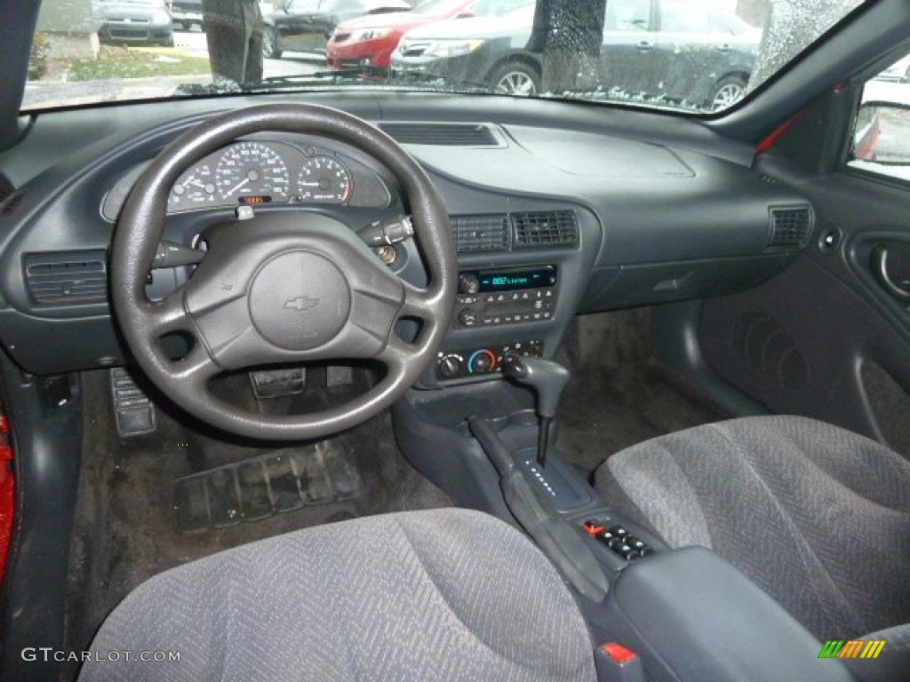 2004 Cavalier LS Sedan - Victory Red / Graphite photo #10