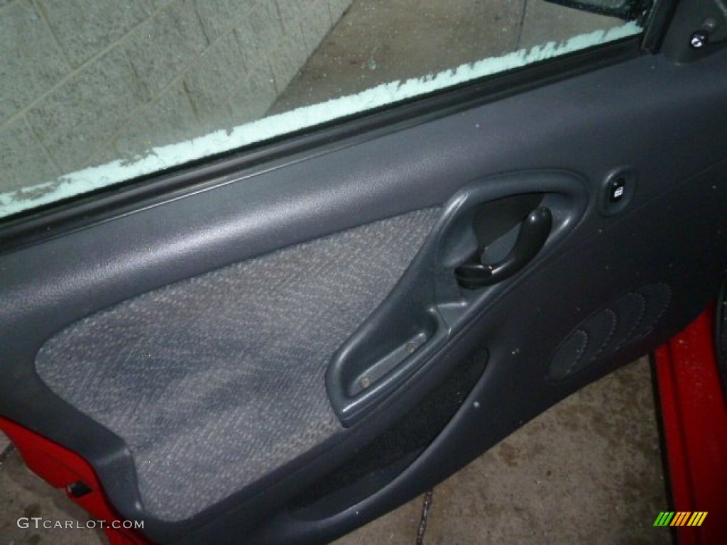 2004 Cavalier LS Sedan - Victory Red / Graphite photo #11