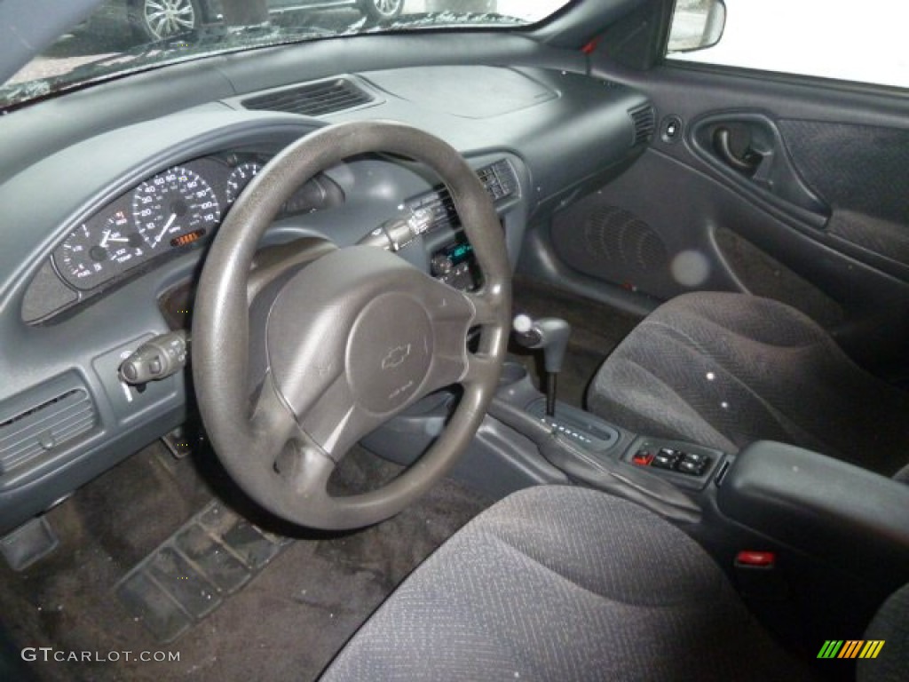 2004 Cavalier LS Sedan - Victory Red / Graphite photo #12