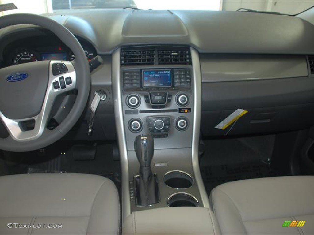 2012 Edge SEL - White Platinum Metallic Tri-Coat / Medium Light Stone photo #12