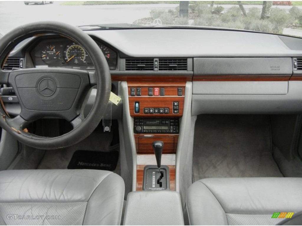 1994 Mercedes-Benz E 320 Sedan Grey Dashboard Photo #59598924