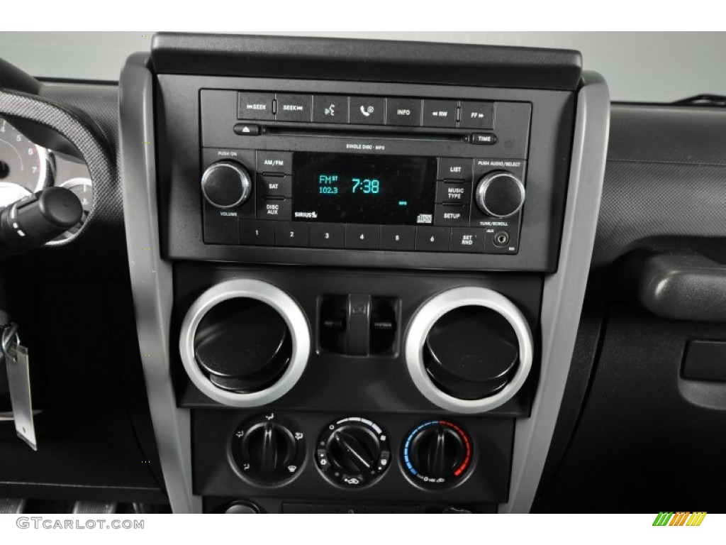 2009 Jeep Wrangler Sahara 4x4 Controls Photo #59602314