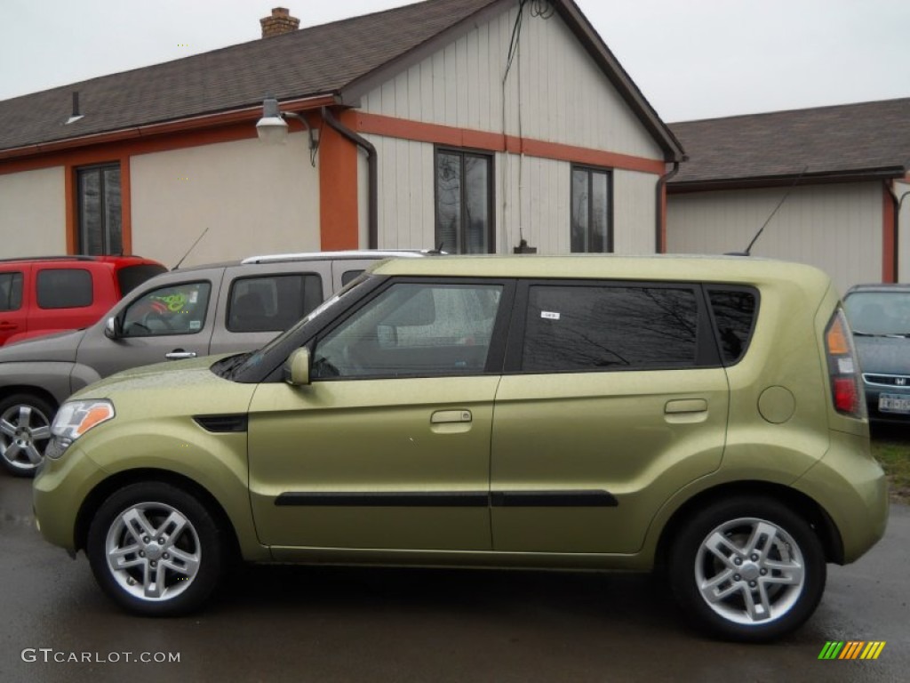 Alien Green 2010 Kia Soul + Parts