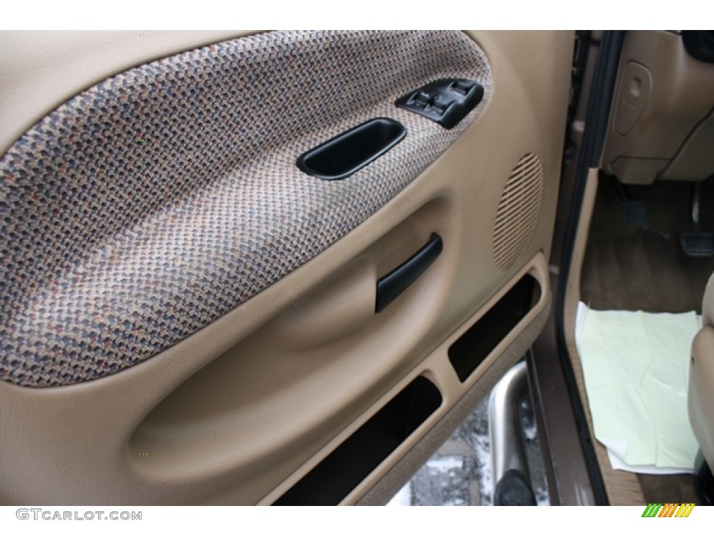 2000 Dodge Ram 2500 SLT Extended Cab 4x4 Camel/Tan Door Panel Photo #59608587
